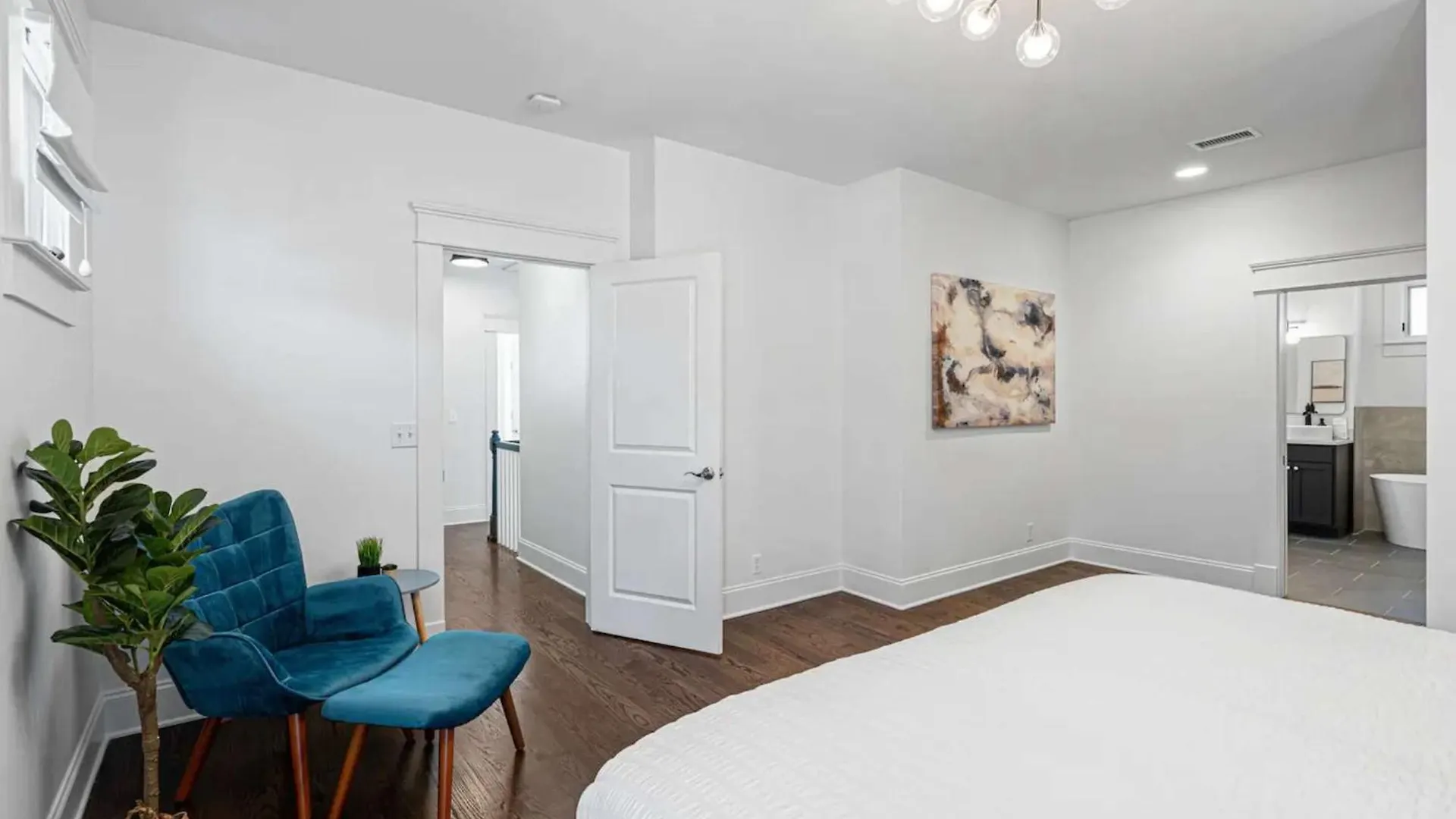 The Lockeland-Modern & Airy Escape, Walk To It All Nashville