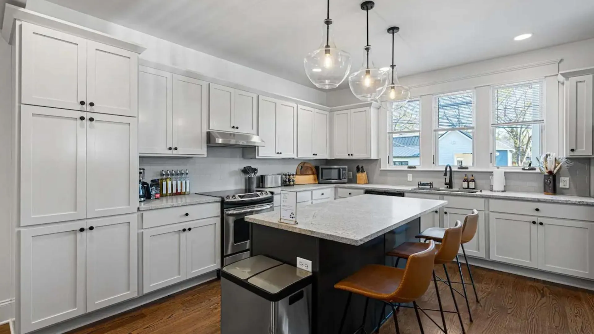 The Lockeland-Modern & Airy Escape, Walk To It All Nashville Holiday home